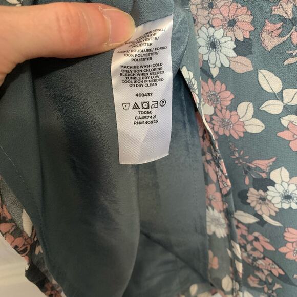 Loft Petite Floral Flutter Sleeve Shift Dress - Picture 8 of 8